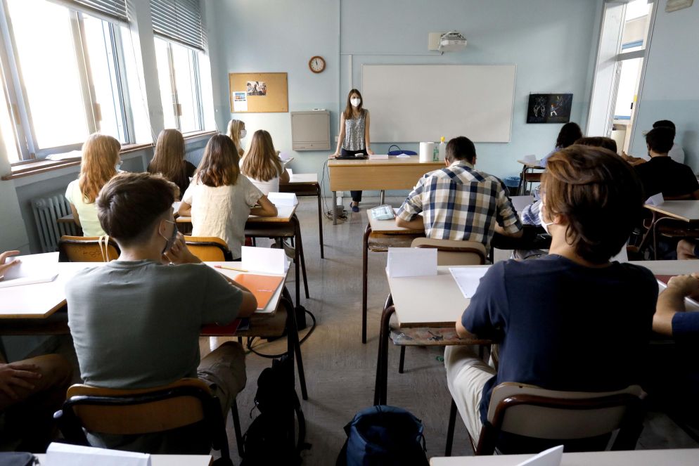 Studenti di Milano rientrano in classe per il primo giorno di scuola, il 13 settembre 2021