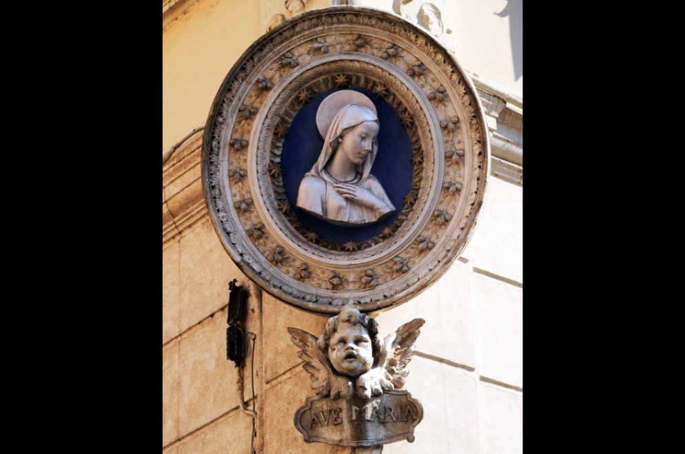 Madonna in ceramica del XIX secolo, piazza Madonna dei Monti, angolo via dei serpenti, rione Monti, Roma