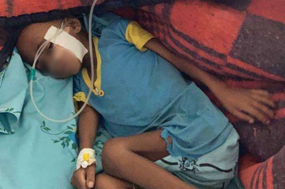 Un piccolo paziente di quattro anni malnutrito e ricoverato in condizioni critiche. Lo scorso gennaio sono stati diramati dalle autorità locali i primi rapporti su persone morte per fame nelle aree rurali. Da giugno la situazione è diventata critica