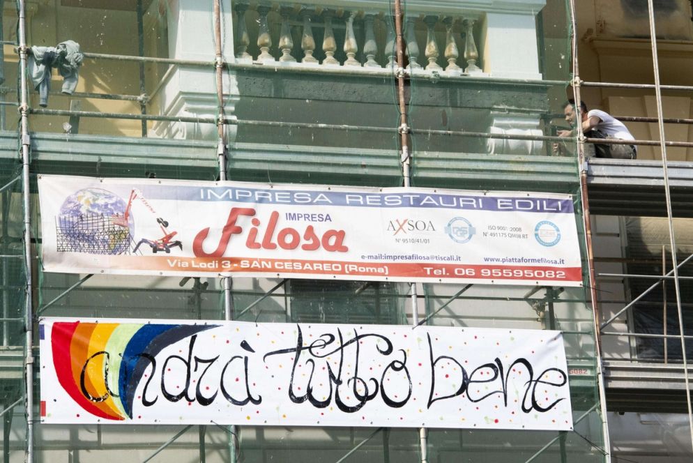 Su Avvenire abbiamo spiegato da dove nasce la citazione, divenuto hashtag sui social network #Andràtuttobene: la sua origine religiosa e mistica rimanda alla storia della beata Giuliana di Norwich: ecco l'articolo: https://tinyurl.com/ssc9yfy