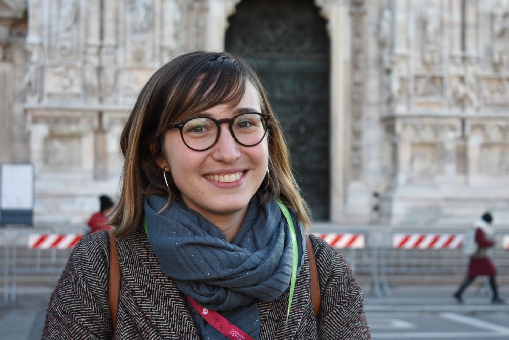 Debora Racano ha 27 anni e fa parte dei Giovani per la pace della comunità di Sant’Egidio, si è seduta al tavolo dell’Ecologia perché è un tema molto attuale, molto vicino ai giovani. E ragionando con la Chiesa è convinta che le cose possano veramente cambiare. “Alla base nella giornata c’è l’ascolto reciproco e gli stimoli  per uno sguardo nuovo e propositivo verso il futuro per un cambiamento dal basso. I giovani hanno dato speranza, hanno bisogno del cambiamento per le nostre città”. Non ultimo è il ruolo che proprio la Chiesa può avere in questo cambiamento:  “Tutti nella vita siamo alla ricerca di un senso per cui la vita valga la pena di essere vissuta, l’incontro con gli altri arricchisce, sempre”. Nessuno si deve sentire escluso, inadatto, è un cammino possibile per tutti. Nessuno è troppo piccolo e troppo povero per aiutare gli altri. Non vogliamo che le diseguaglianze si riproducano nella società"