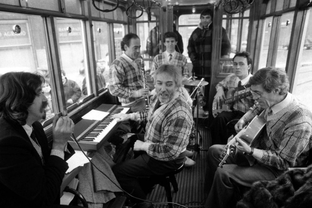 Fabio Treves, Enrico Intra e Franco cerri in concerto su un tram a Milano