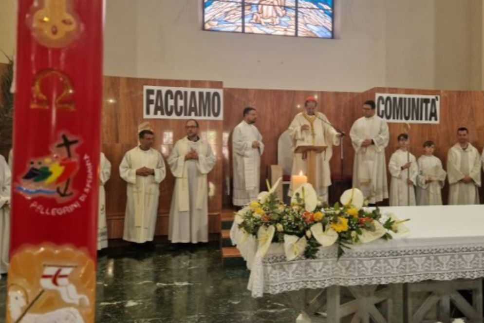 Il cardinale Augusto Paolo Lojudice, 60 anni, arcivescovo di Siena-Colle di Val d’Elsa-Montalcino e vescovo di Montepulciano-Chiusi-Pienza, durante la Messa con i ragazzi delle sue due diocesi - Ufficio stampa diocesano