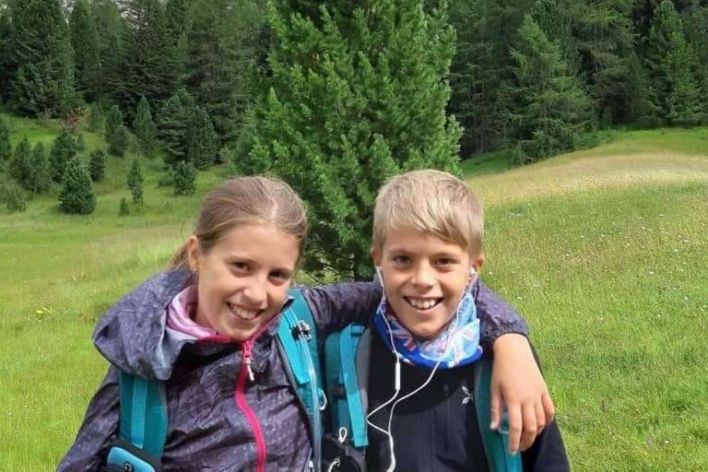 Elena e Diego in montagna - Fotogramma