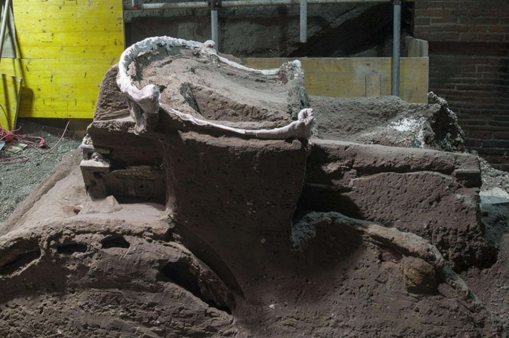Il carro cerimoniale scoperto a Pompei durante gli scavi - Ansa