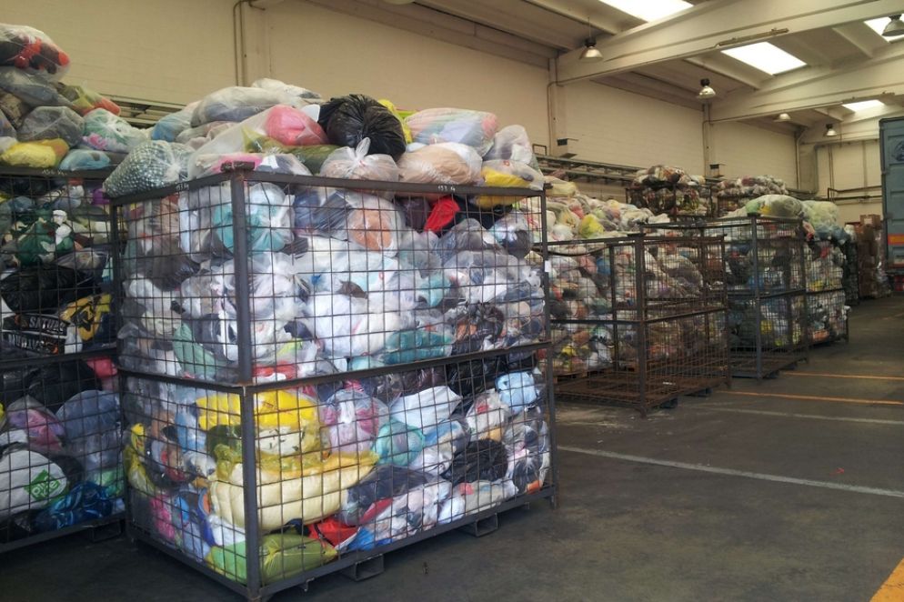 Ogni anno si raccolgono circa 40 milioni di capi in Italia. Dal punto di vista ambientale la rete recupera oltre 12.000 tonnellate di rifiuti tessili, risparmiandone 42.000 di emissioni - .