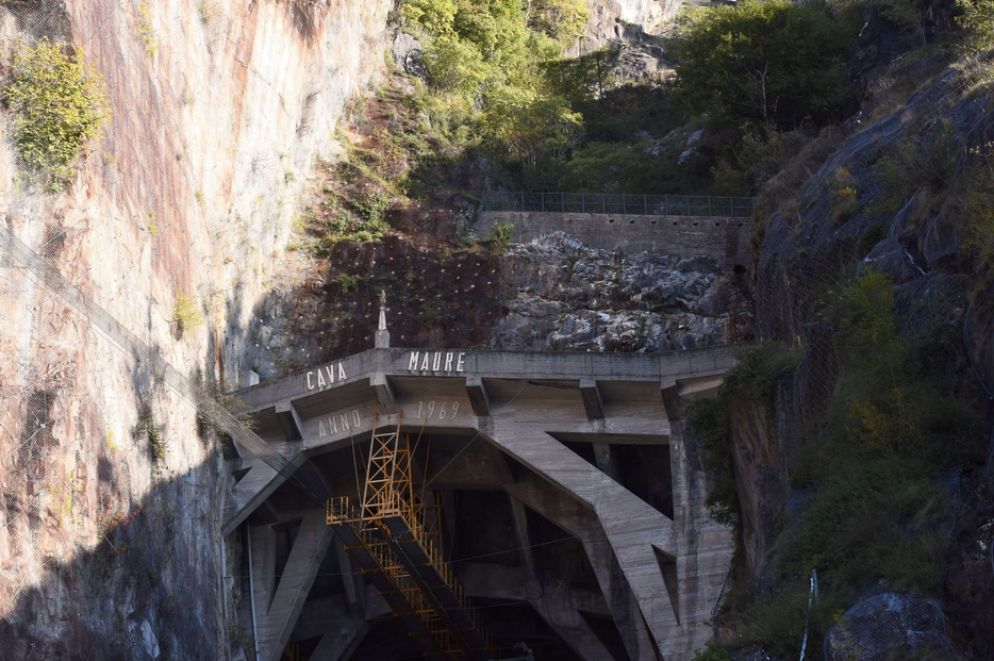 Dai primi del '900 la Cava Madre non è più a cielo aperto ma in galleria. E all'ingresso saluta lavoratori e visitatori l'effigie della Madonnina - foto Itl / Stefano Mariga
