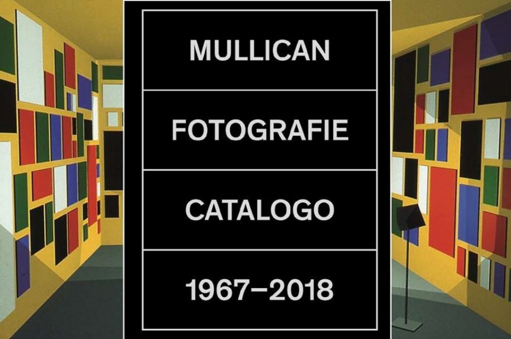 La copertina del libro "Matt Mullican. Fotografie. Catalogo 1967-2018" edito da Skira. Sullo sfondo frammenti dell'opera "Experiments with light in the digital studio 1994–95"
