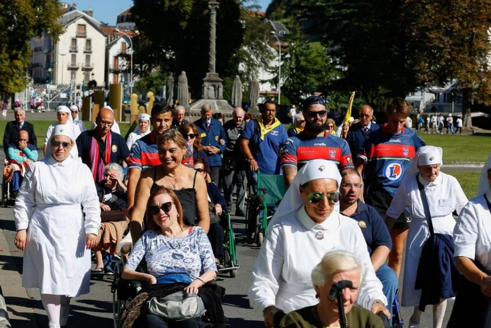 Un gruppo di pellegrini italiani a Lourdes - Immagine di archivio