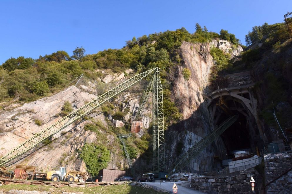 La Cava Madre del Duomo di Milano si trova a Candoglia, all'imbocco della Val d'Ossola, in Piemonte. Vi si estraggono 300 metri cubi all'anno, tutti destinati alla Cattedrale - foto Itl / Stefano Mariga