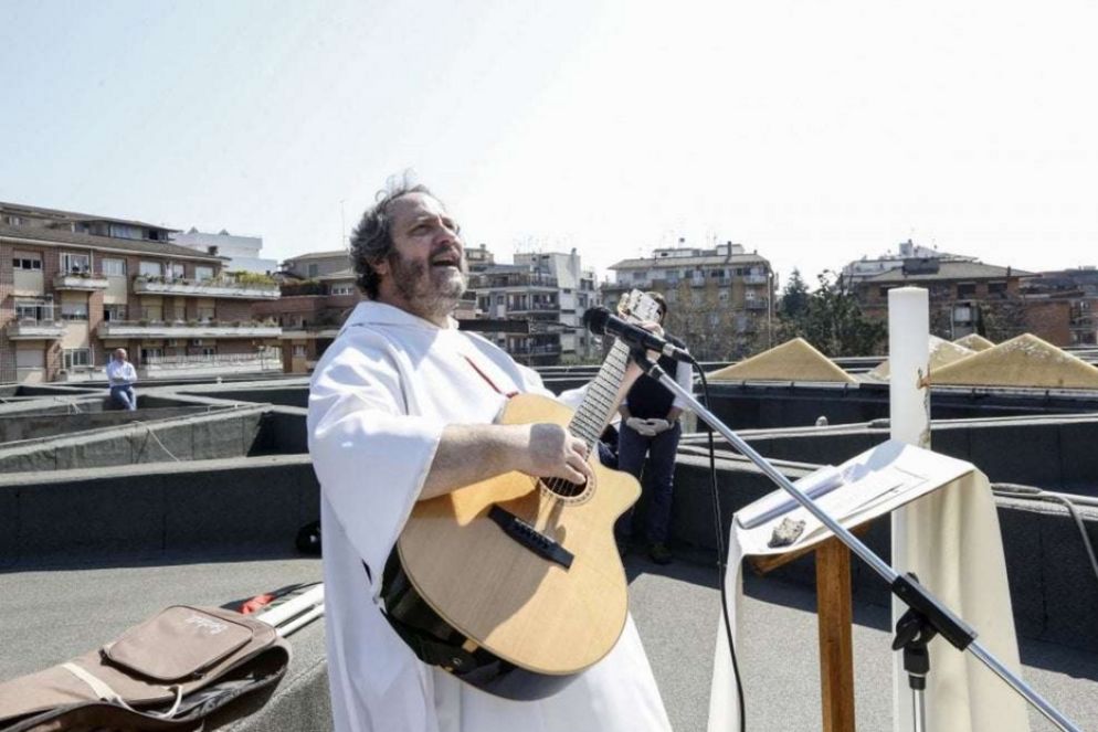 Padre Raffaele Giacopuzzi parroco della S. Trinità a Villa Chigi, 55 anni, Roma - .