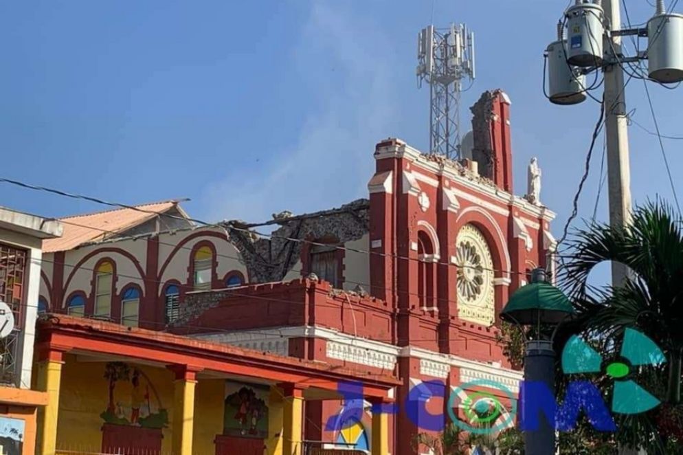 Il tetto della cattedrale di Jeremie è crollato - Collaboratori