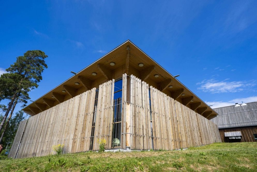 Il locale che ospitava caffè in cui furono uccise 13 delle 69 vittime, sull'isola norvegese di Utoya. Oggi è un luogo di memoria - Ansa