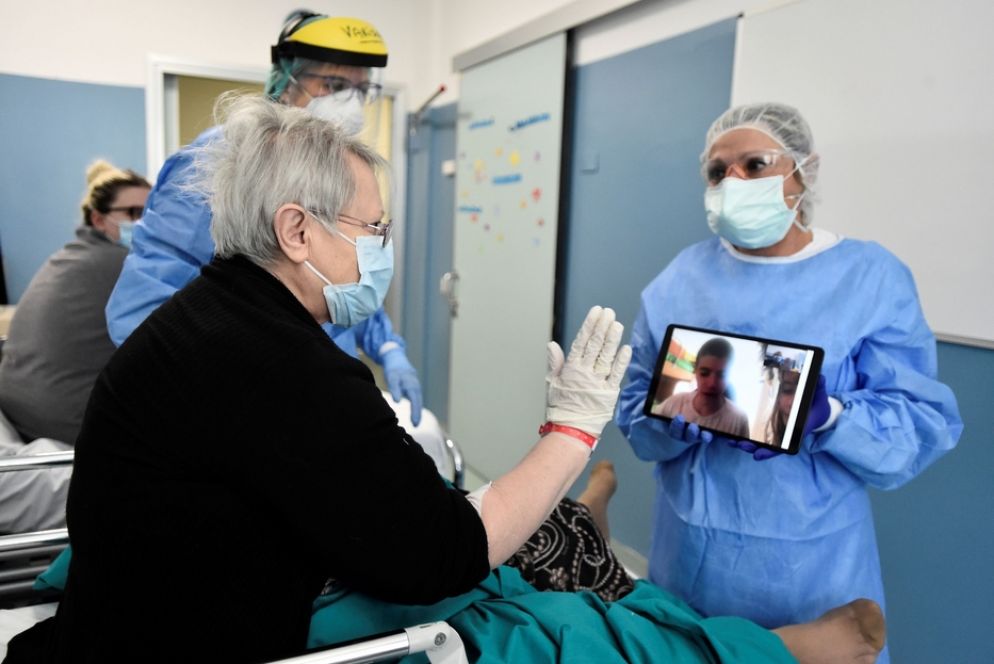 Per l'arcivescovo di Milano, Delpini, la pandemia è un'emergenza spirituale, non solo una crisi sanitaria e sociale - foto Reuters
