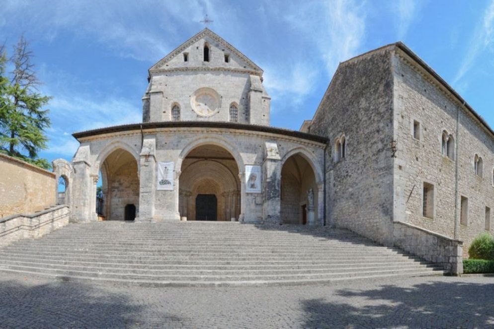 All'Abbazia Cistercense di Casamari alle 10.30 la beatificazione di Simone Cardon e di 5 compagni martiri, religiosi professi della Congregazione Cistercense di Casamari uccisi in odio alla fede tra il 13 e il 16 maggio 1799 A presiere il rito il cardinale Marcello Semeraro