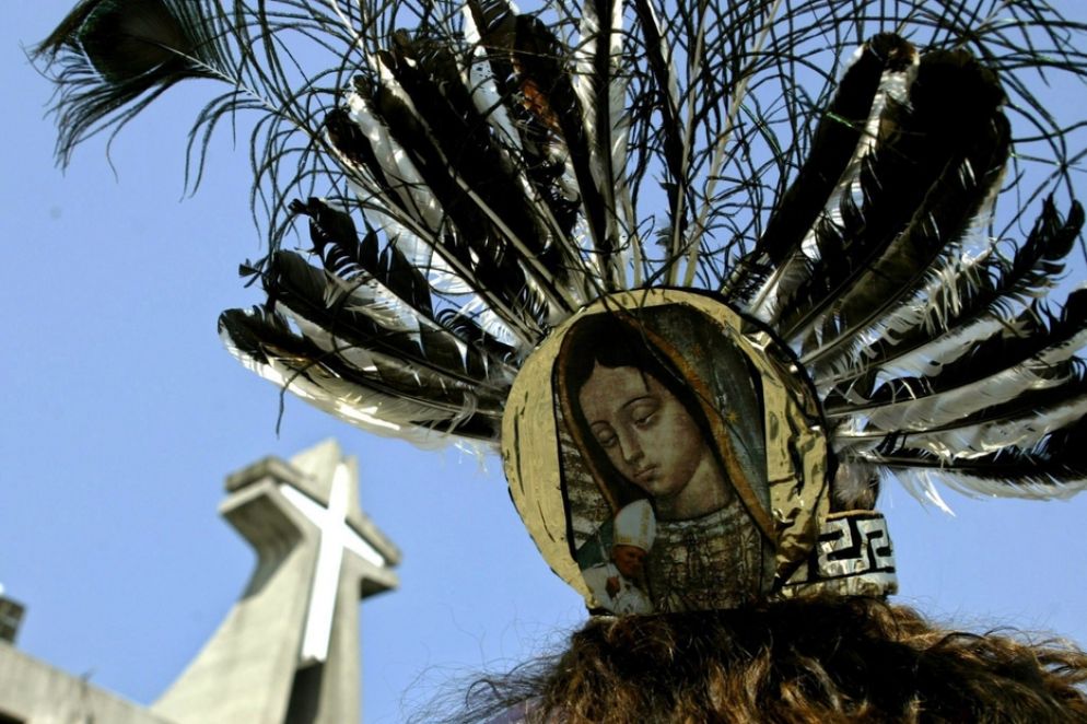 L'immagine della Vergine con il santuario sullo sfondo - Foto di archivio