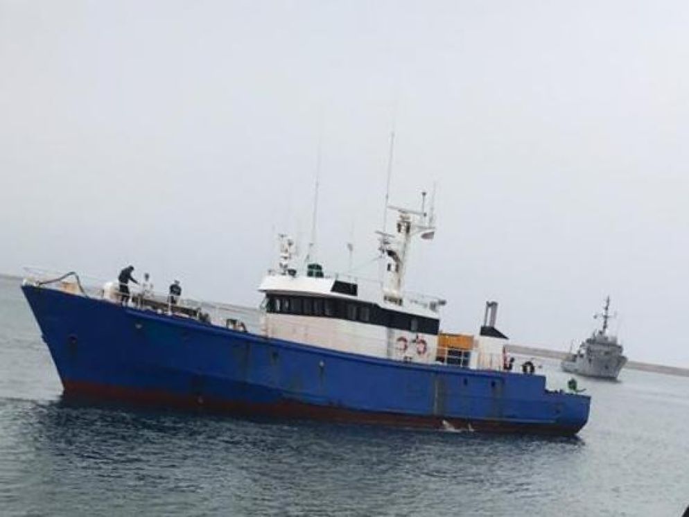 Il peschereccio “libico” Mae Yemenja come appare oggi, privo di bandiera e simboli che lo rendano riconoscibile