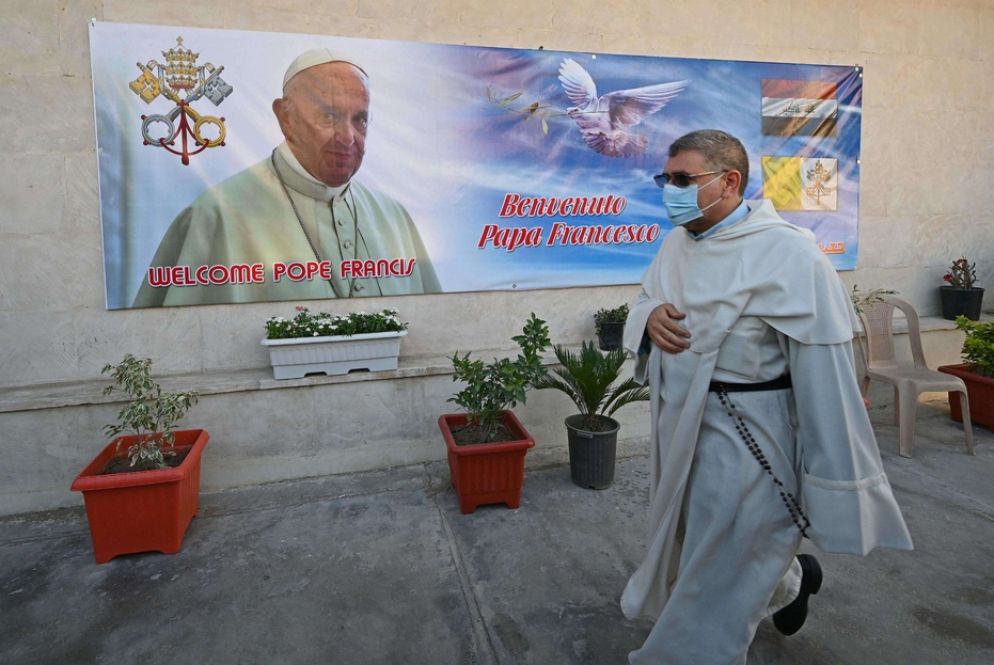 Un'immagine fuori della Cattedrale caldea di San Giuseppe a Baghdad - Reuters