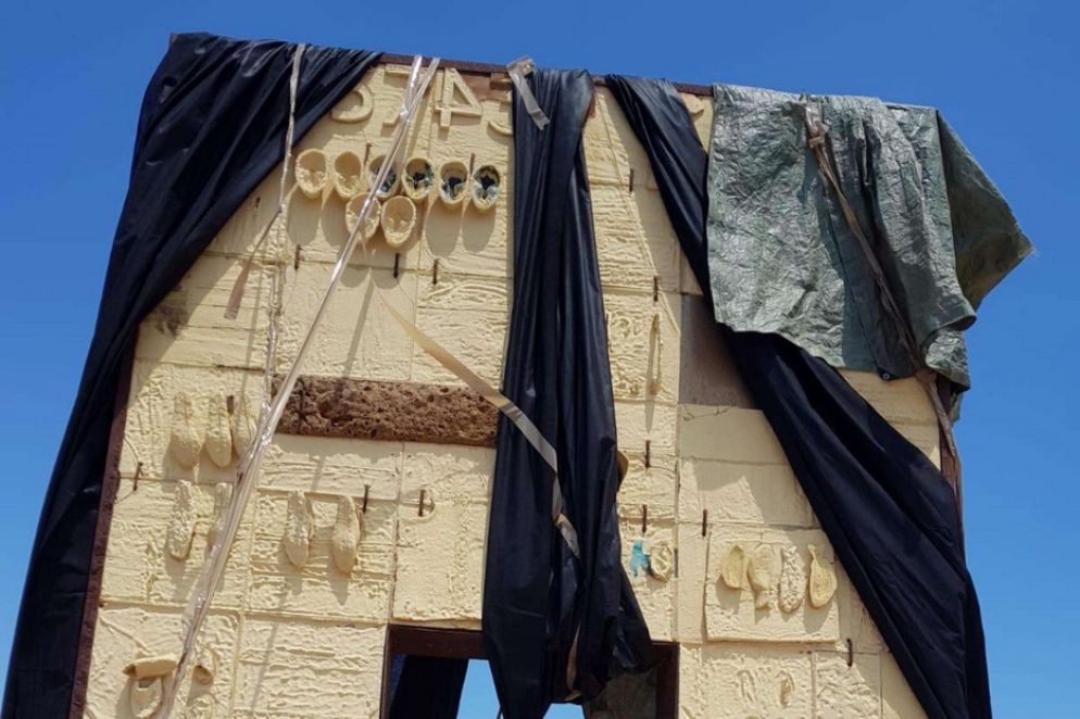 La Porta d'Europa, a Lampedusa, spacchettata - Ansa