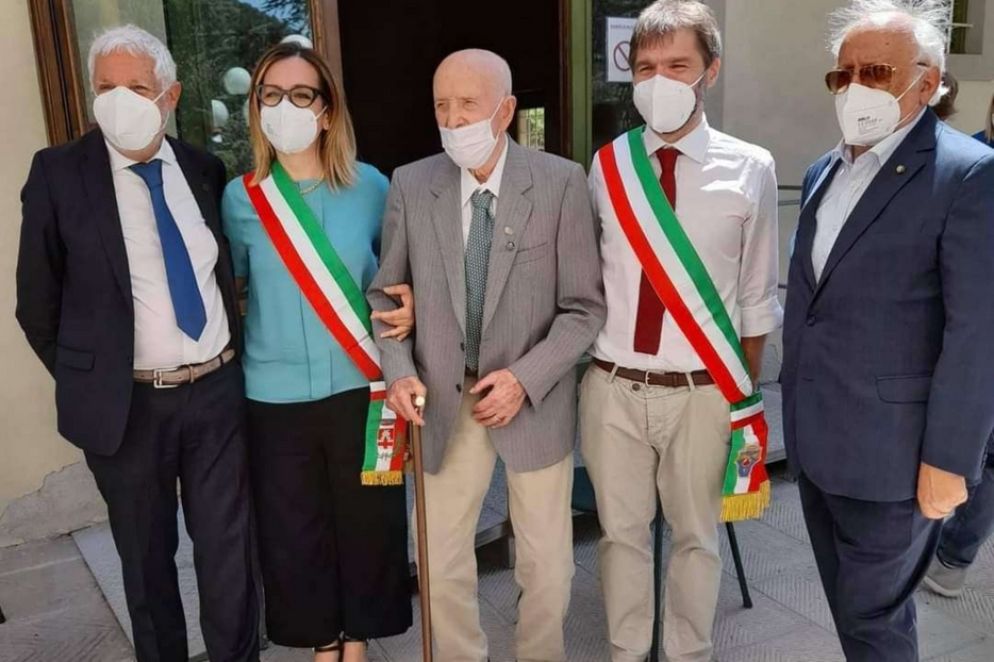 Da sinistra Orlando Materassi, la sindaca Monica Marina, Basilio Pompei, il sindaco Passiatore e Enzo Orlanducci - Arnp