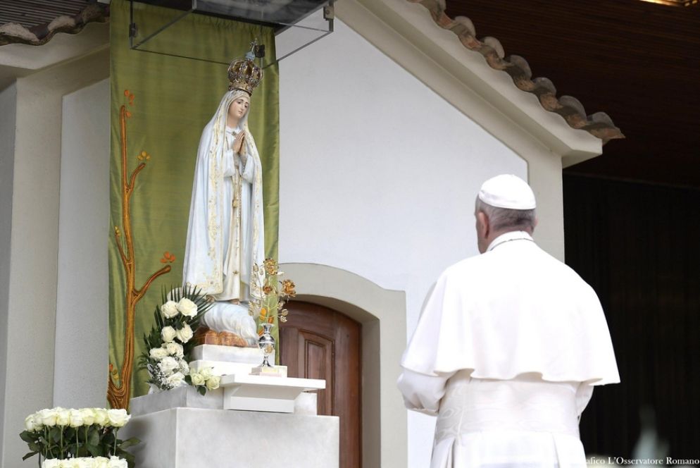 Papa Francesco a Fatima il 13 maggio 2017 - Ansa
