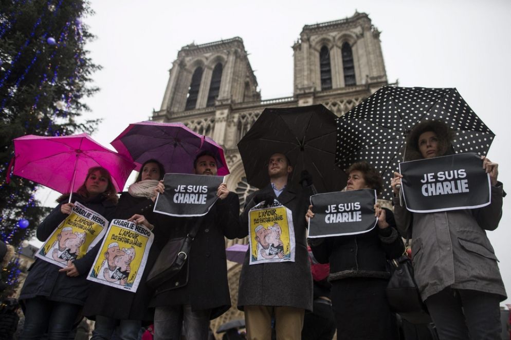 Una manifestazione di solidarietà a Charlie Hebdo dopo l'attentato, Parigi 8 gennaio 2015 - Ansa