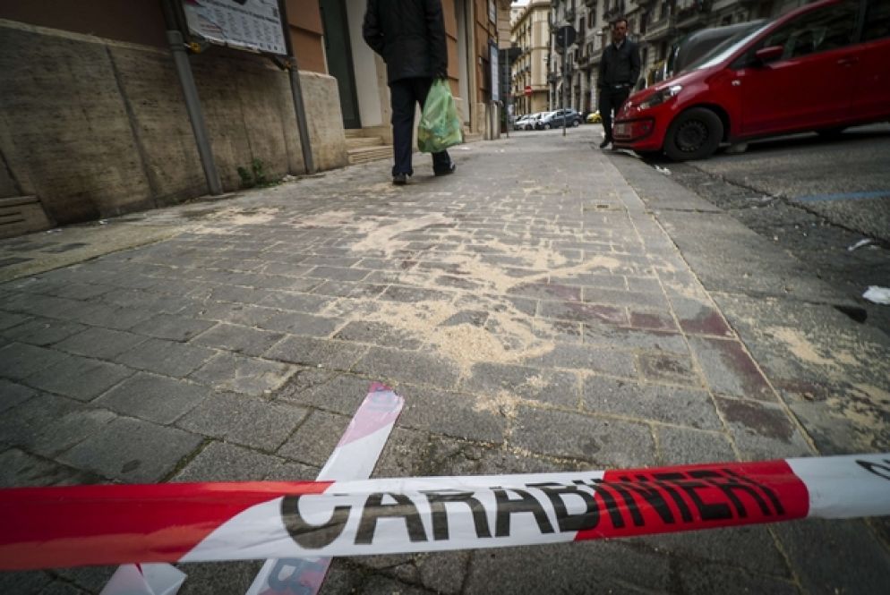 Via Generale Orsini, dove è avvenuto il conflitto a fuoco tra il carabiniere e il 15enne - (Alessandro Garofalo/Fotogramma)