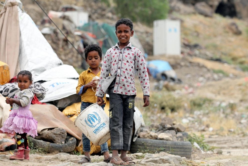 Bambini yemeniti in un campo per rifugiati interni fuori Sanaa / Luglio 2019 - Ansa