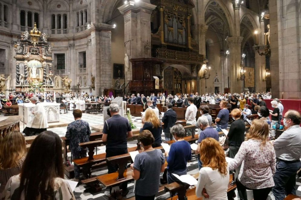 L'interno della Cattedrale di Como durante il Rosario - Foto Il Settimanale della Diocesi di Como