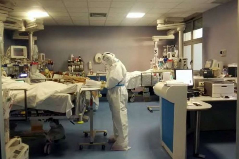 Le stanze con i malati e il personale sanitario in prima linea