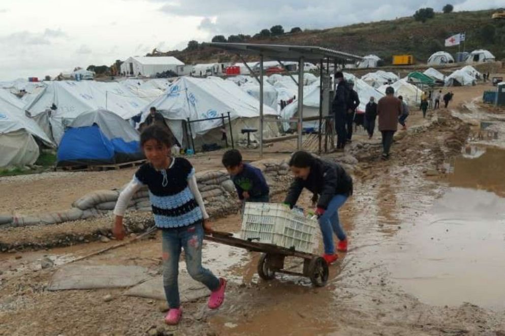 «Molti governi hanno paura di mostrarsi generosi nei confronti di chi fugge dalla fame». In una lettera pubblicata venerdì da Avvenire, il presidente del Parlamento Ue David Sassoli critica le chiusure di fronte ai bambini profughi a Lesbo. - .