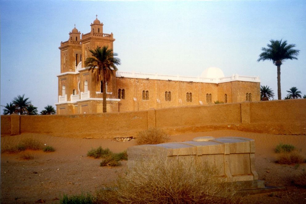 La tomba di Charles de Foucauld a El Meniaa, in Algeria - /