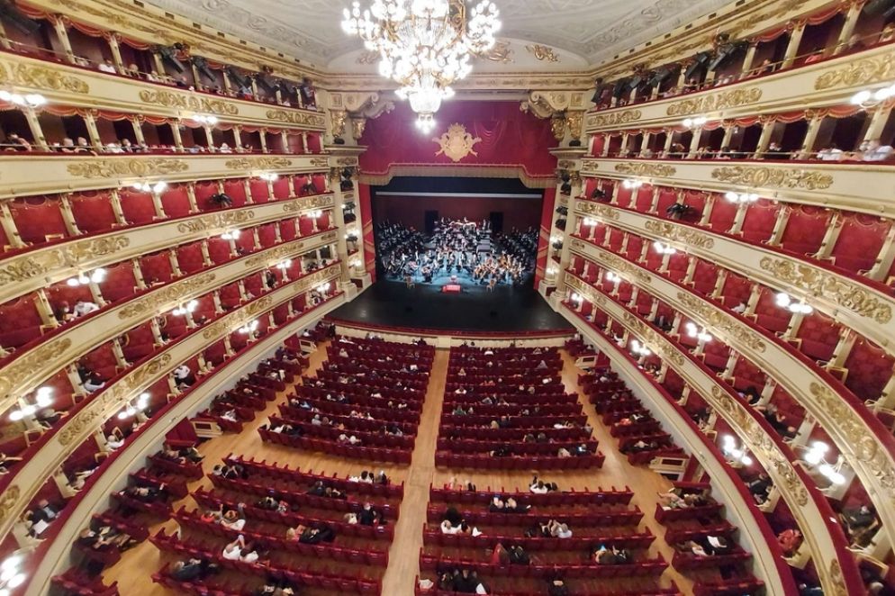 Il Teatro alla Scala di Milano con il distanziamento fisico degli spettatori - Avvenire