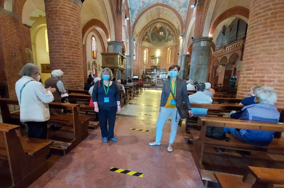 L'accoglienza per le Messe "sicure" nella chiesa di Crescenzago a Milano - Avvenire