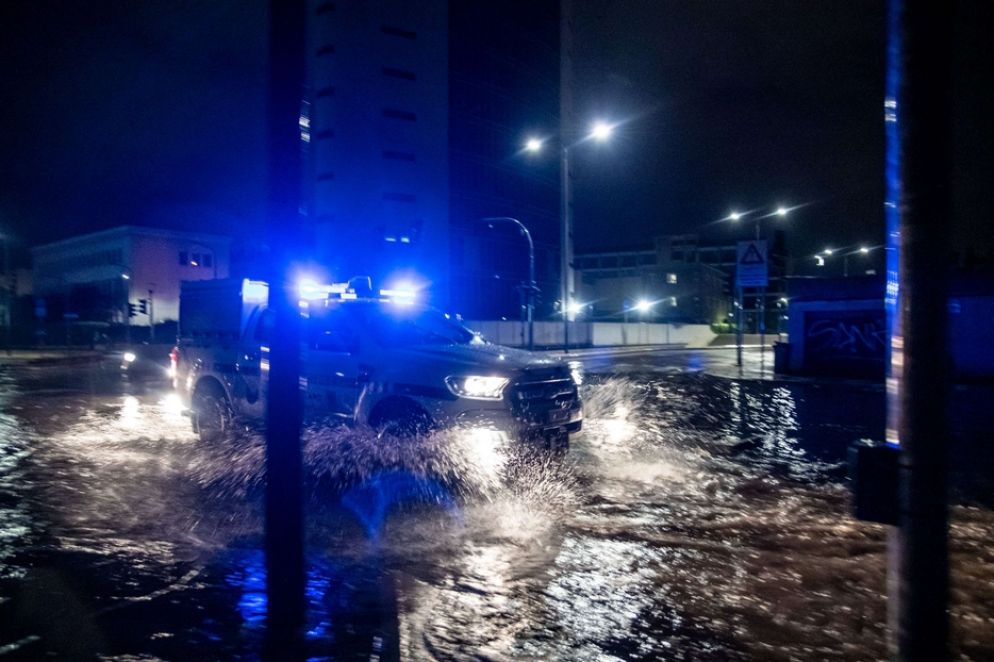 Una strada allagata per la pioggia a Milano - Fotogramma