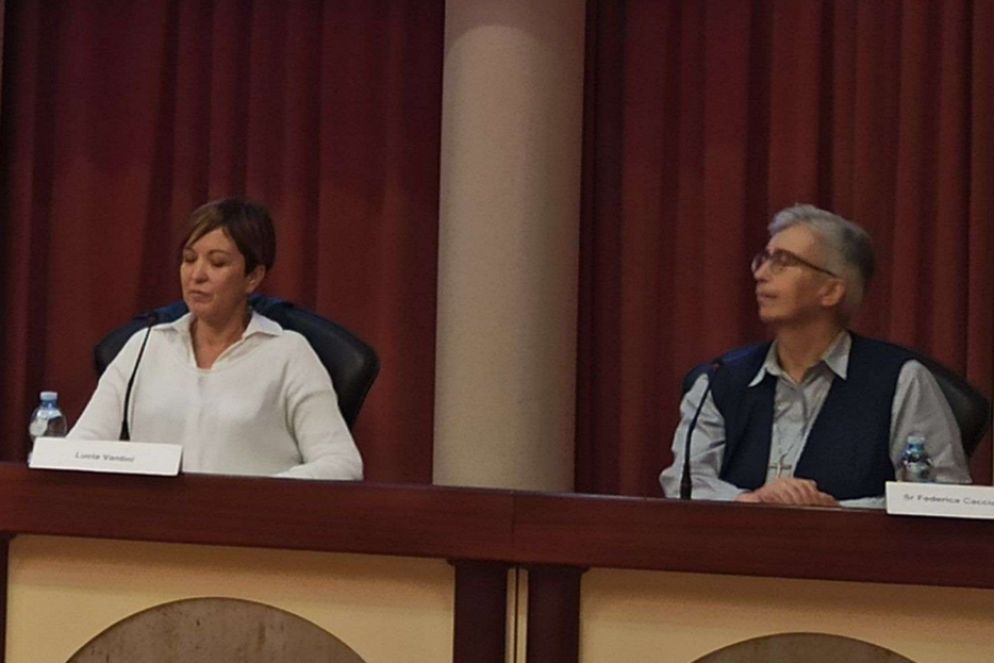 Il tavolo delle relatrici all'incontro con le teologhe a Pordenone