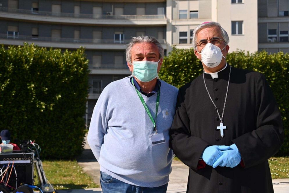 Il vescovo Napolioni dimesso dall'ospedale, con lui il direttore sanitario Asst Cremona, Rosario Canino
