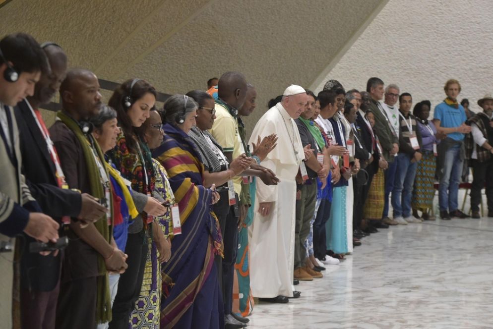 L'incontro del papa con i movimenti popolari nel 2020. L'edizione del 2021 si è svolta in videocollegamento - Ansa