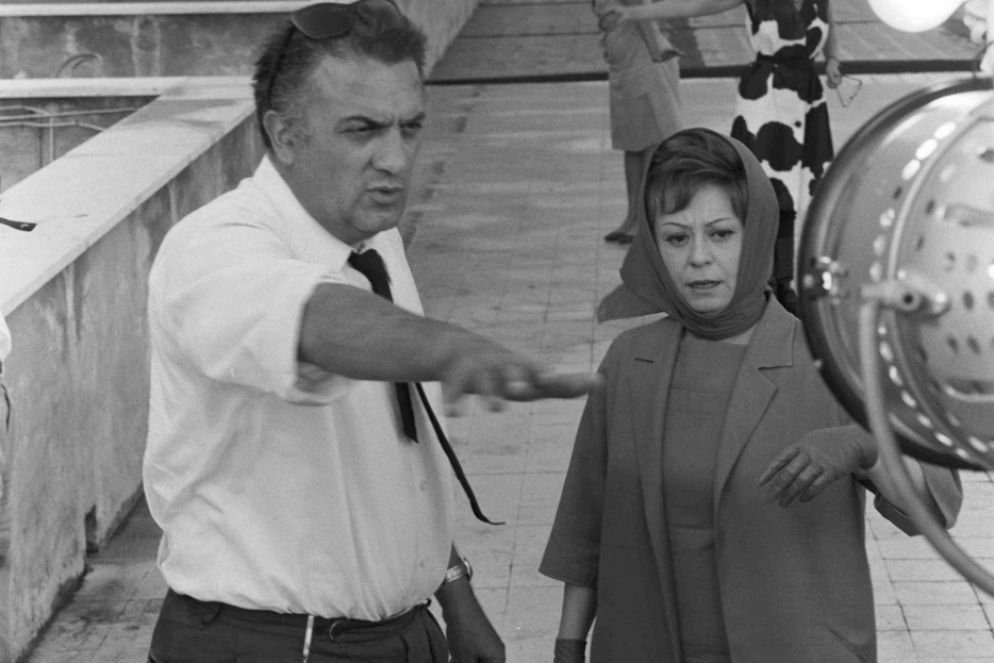 Federico Fellini e Giulietta Masina sul set di "Giulietta degli spiriti"