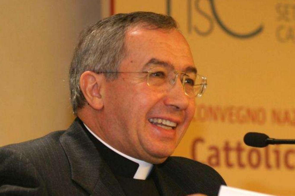 Don Vincenzo Rini, già presidente della Fisc, tra le prime vittime del virus nel clero italiano, è una delle figure ricordate nel libro di Benotti