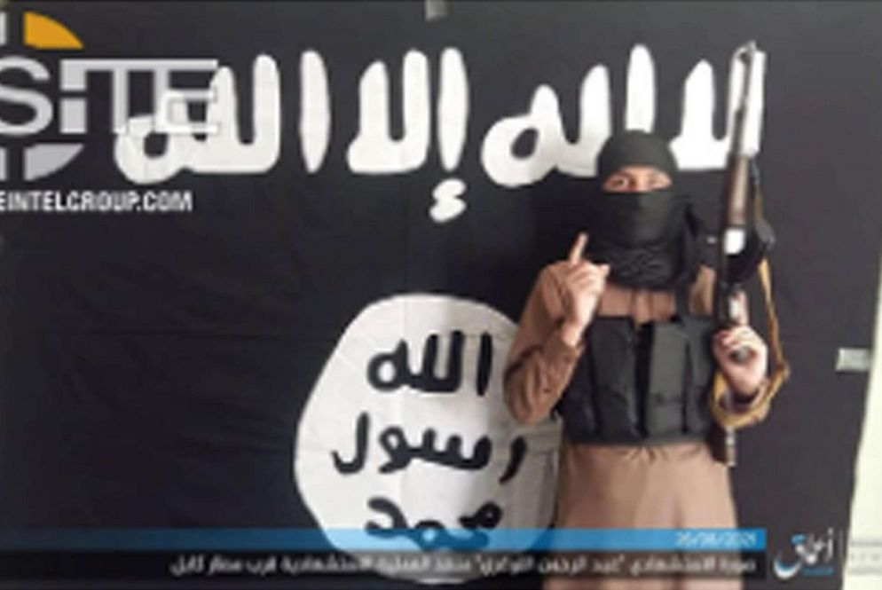 Un fermo immagine del video di rivendicazione del Daesh-Isis: l'uomo è uno degli attentatori - Ansa / Site