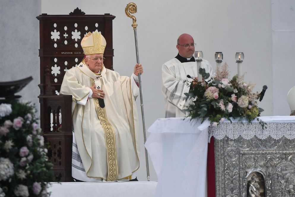 Il nuovo arcivescovo di Genova, Marco Tasca, durante la Messa per l'ordinazione episcopale e l'ingresso in diocesi - Ansa
