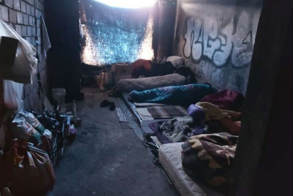 I rifugi di fortuna per chi si prepara alla fuga verso l'Europa - N.S.