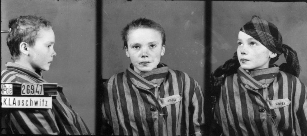 La foto segnaletica della giovane polacca Czesława Kwoka, prigioniera 26947, uccisa ad Auschwitz nel 1943 - Wilhelm Brasse