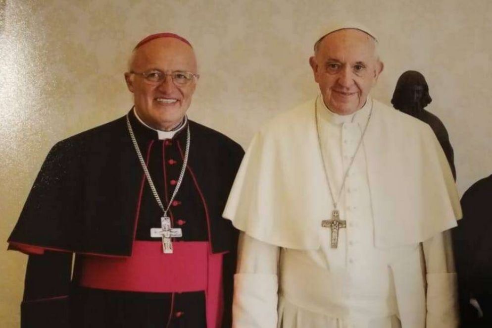 Monsignor Scarpellini con papa Francesco - da Facebook