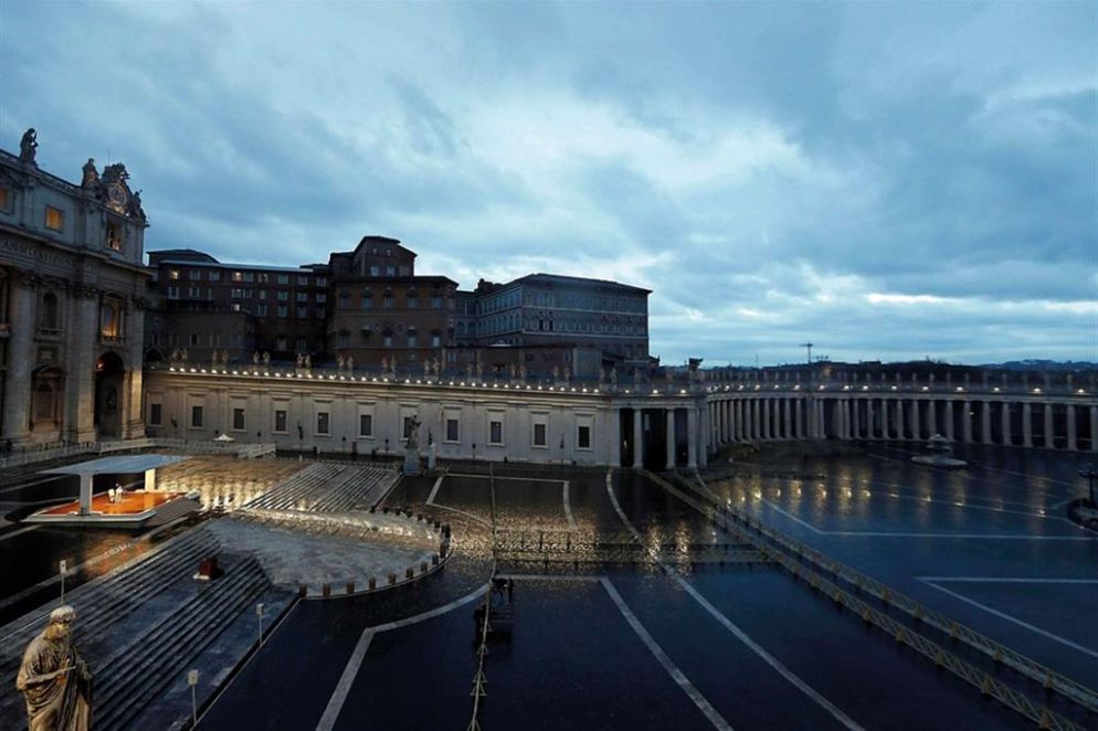 27 marzo 2020, Città del Vaticano: papa Francesco durante la preghiera Urbi et Orbi in Piazza San Pietro - Yara Nardi/Ansa