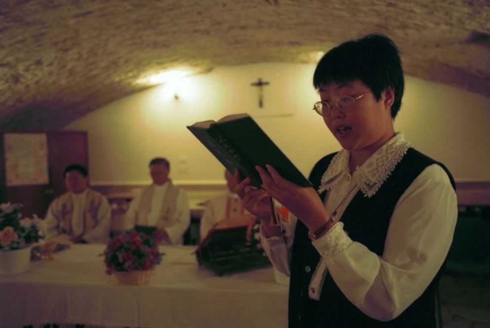 Cattolici cinesi in preghiera - Ansa