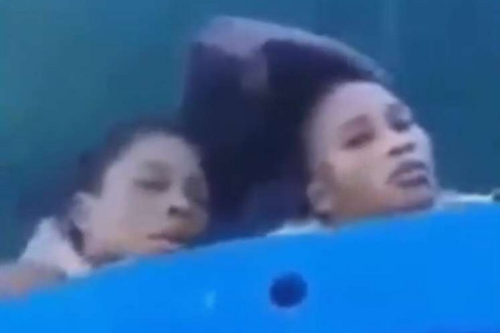 Un frame del video - .