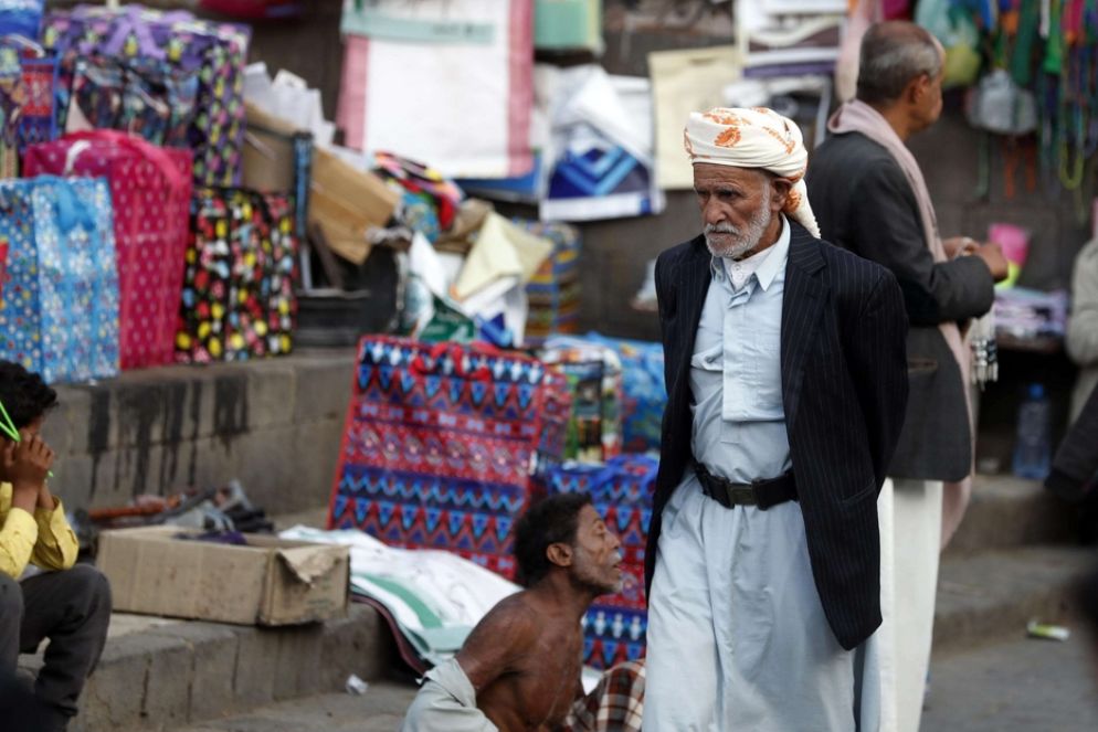 Folla al mercato a Sanaa - Ansa