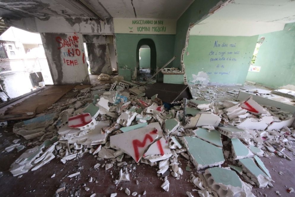 Al via il cantiere per l'abbattimento delle Vela Verde di Scampia, demolita nel 2019 - Fotogramma